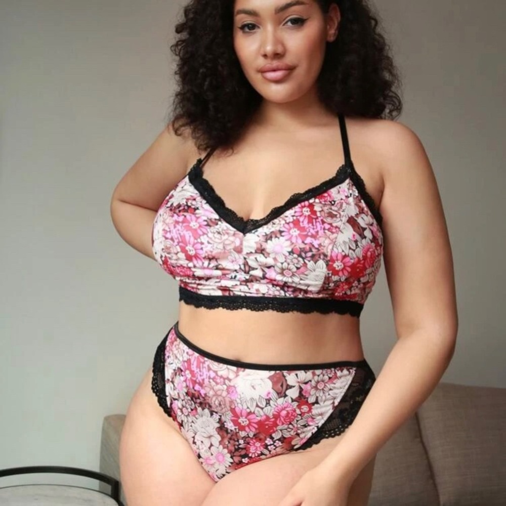 Plus floral print lace trim bralette set
